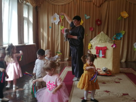 утренник утренник.